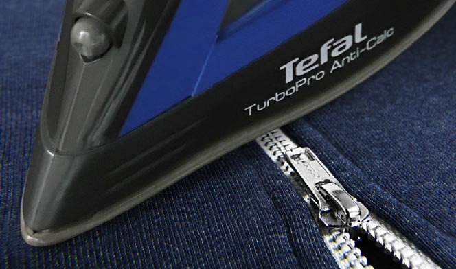 Glide between zips easily with a scratch resistant soleplate.
